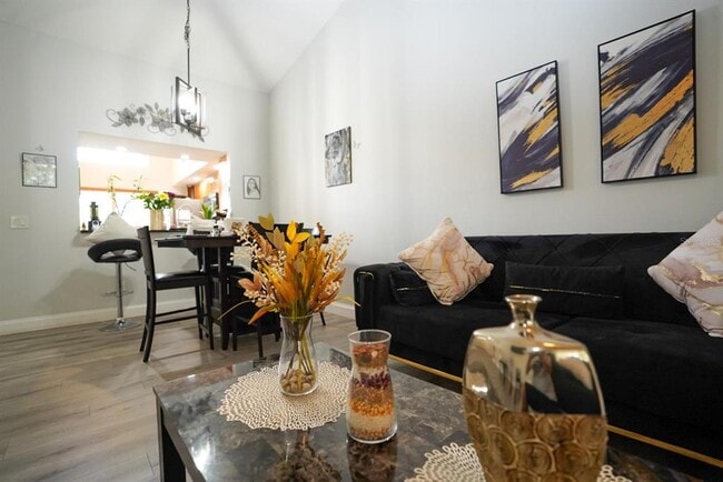 Foto del edificio - 14768 Laguna Beach Cir