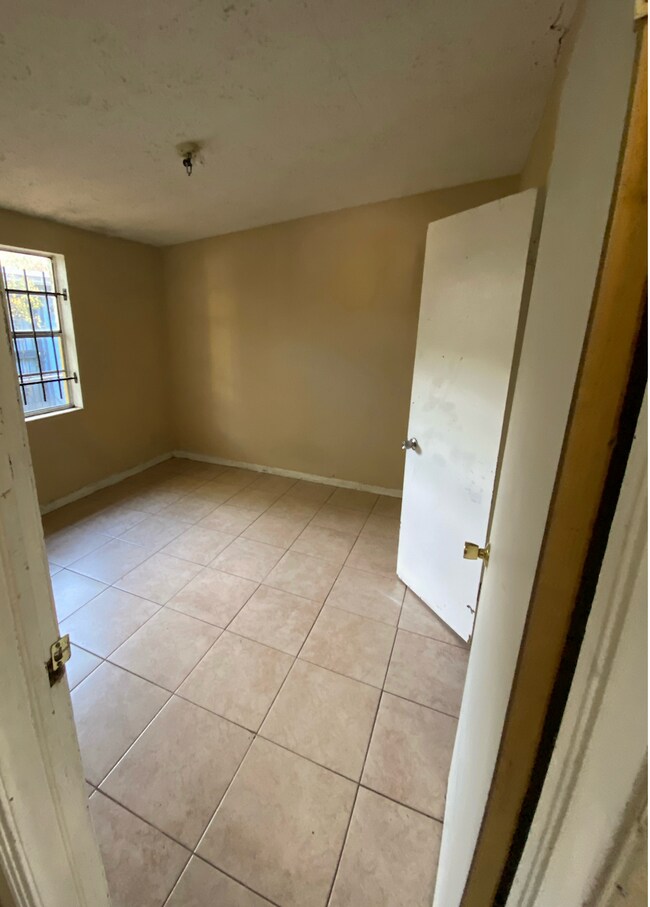 Foto del edificio - 1598 W 23rd St