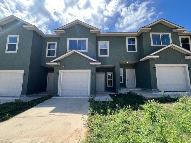 Foto del edificio - 13313 Reid Mdws