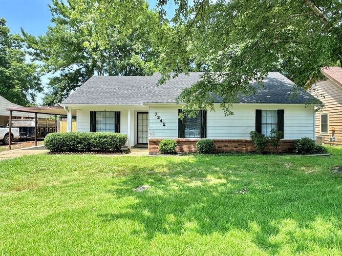 Foto principal - 7242 Rose Trail Dr