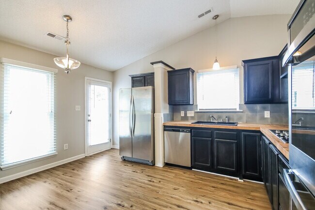 Building Photo - 3242 Hawick Commons Dr