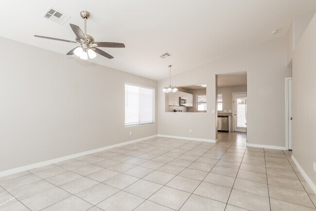 Foto del edificio - 15948 W Lundberg St