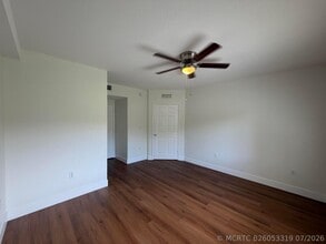Building Photo - 1095 Golden Lakes Blvd