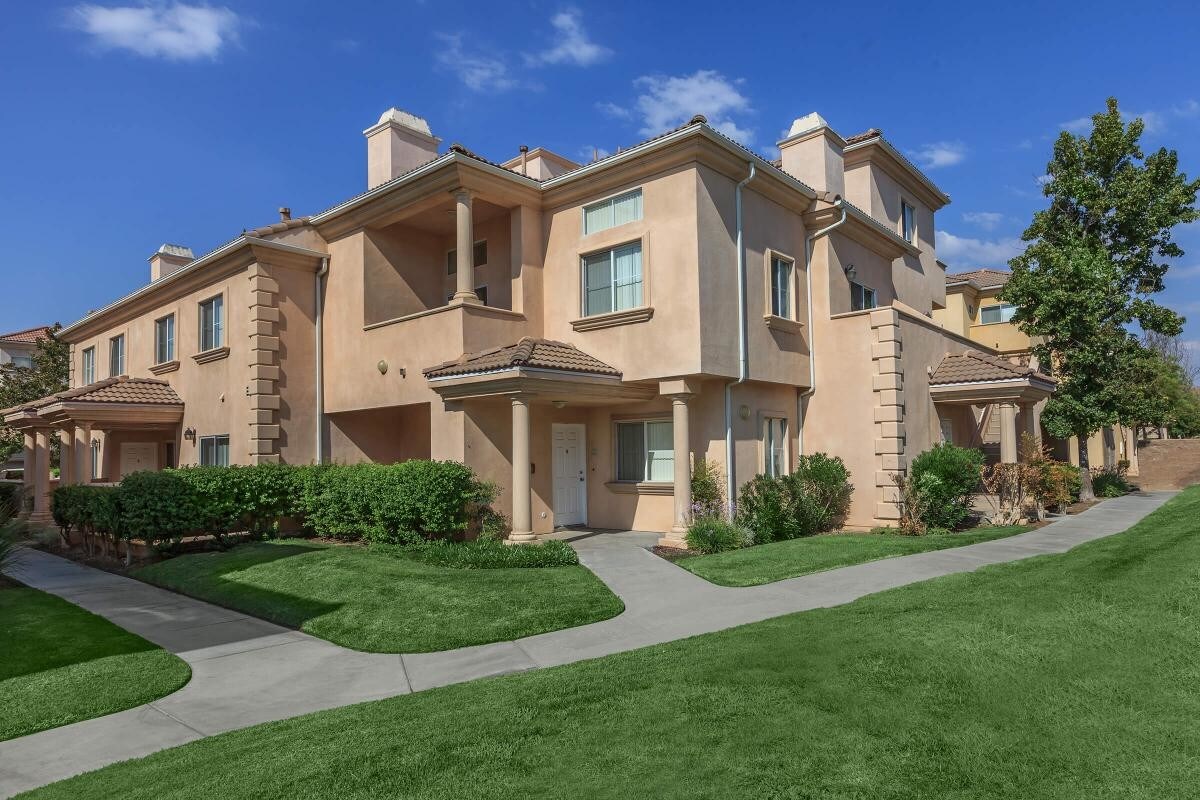 Colony Townhomes 17621 W Pauline Ct Santa Clarita, CA Apartments