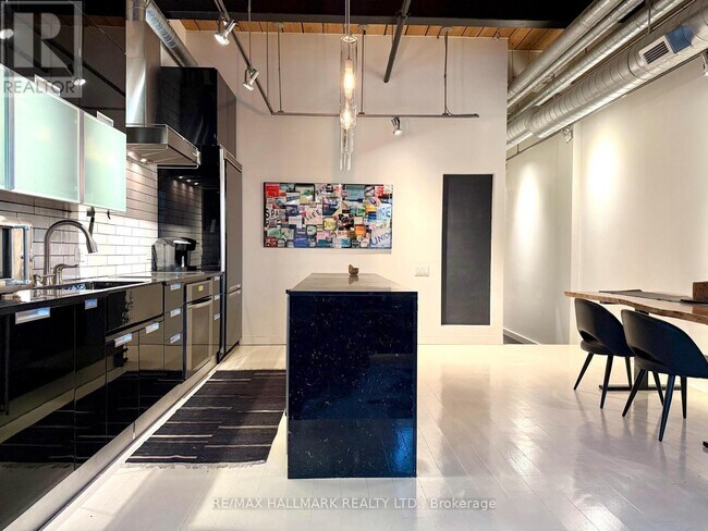 Photo du bâtiment - 43 Hanna Ave