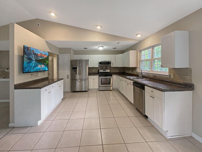 Foto del edificio - 160 Clearview Cir