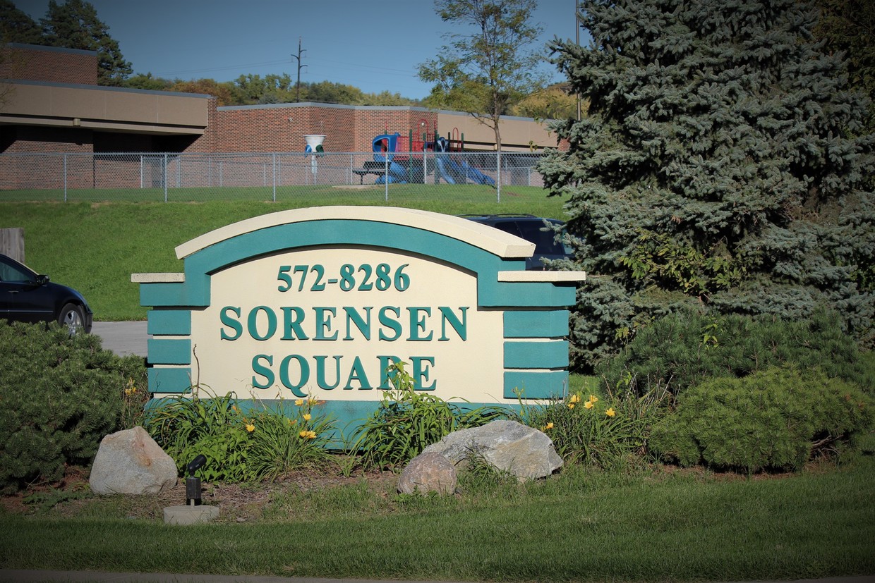 main entrance - 6615 N 64th Plaza