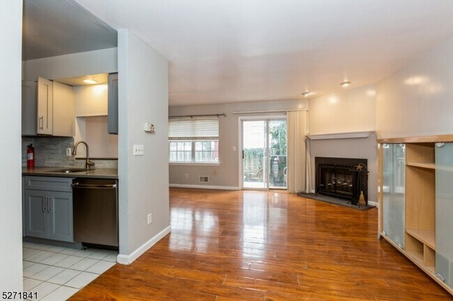 Foto del edificio - 1148 W 7th St