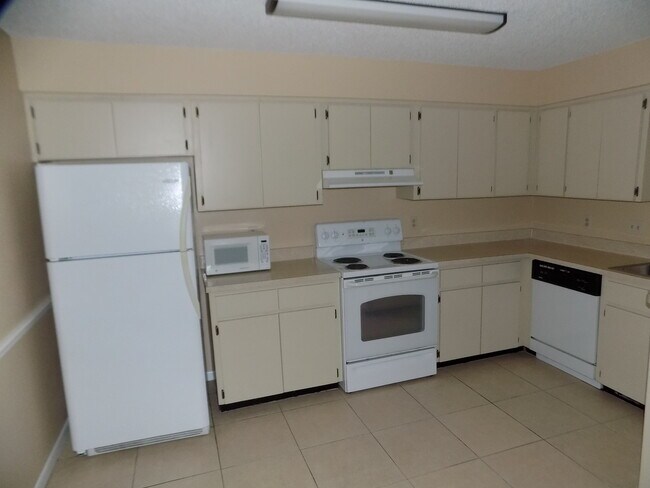 Building Photo - 2/2.5 Duplex For Rent at 1915 E. Central B...
