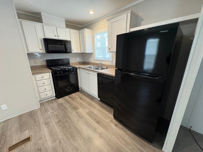 Building Photo - 2407 8 Mile Rd