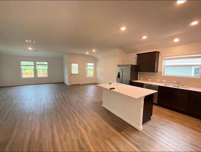 Foto del edificio - 490 Jack Ryan