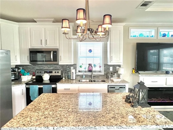 Building Photo - 4637 W Palm Dr