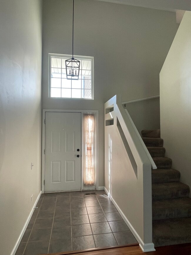 Building Photo - 357 Persimmon Ct