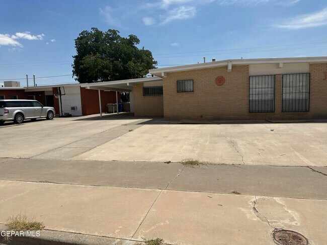 Building Photo - 5118 Beautonne Ave