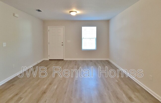 Building Photo - 8011 Mattox Ave