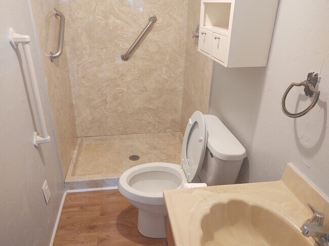 bathroom - 559 Clark St