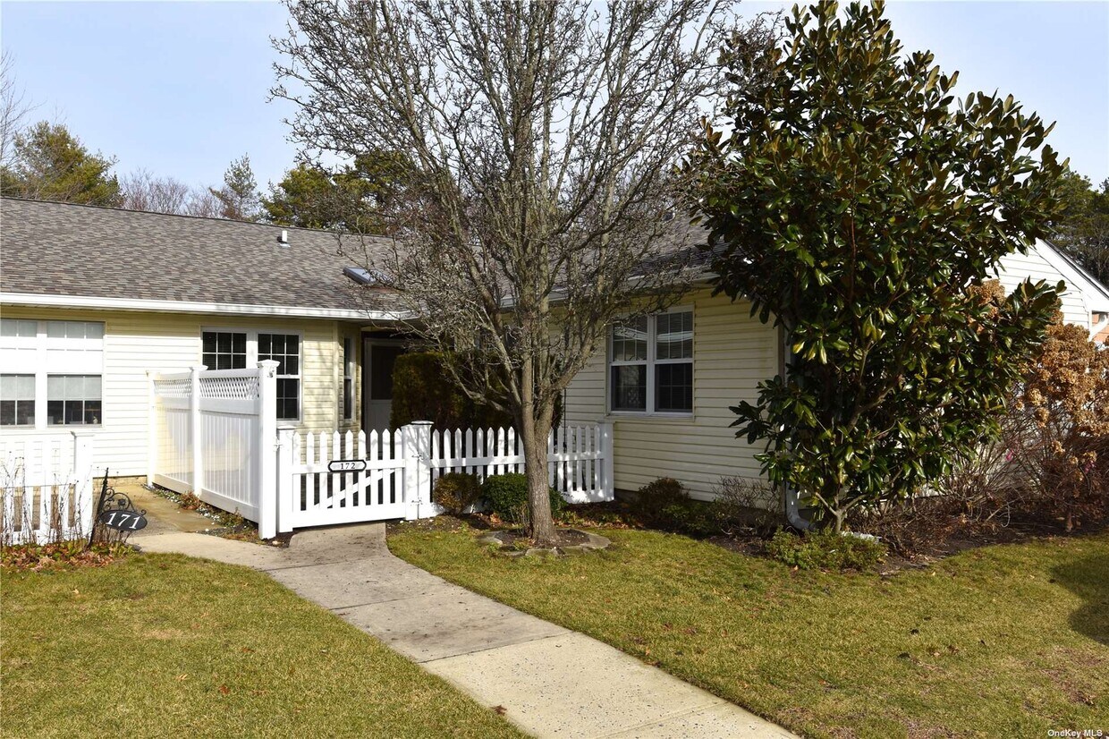 172 Revere Dr, Sayville, NY 11782 Condo for Rent in Sayville, NY