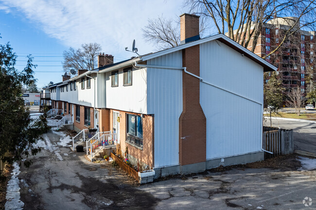 Building Photo - 1921 St Laurent Blvd