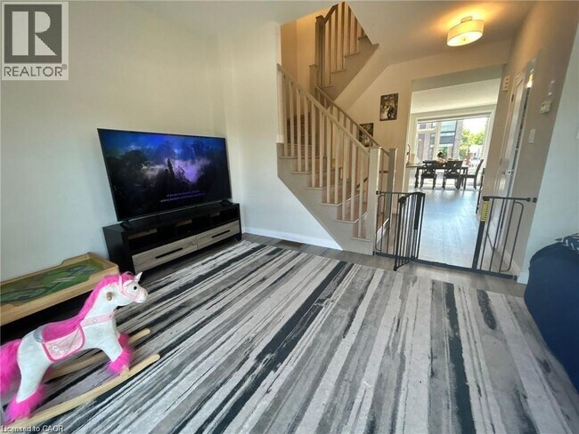 Photo du bâtiment - 270 Melvin Ave