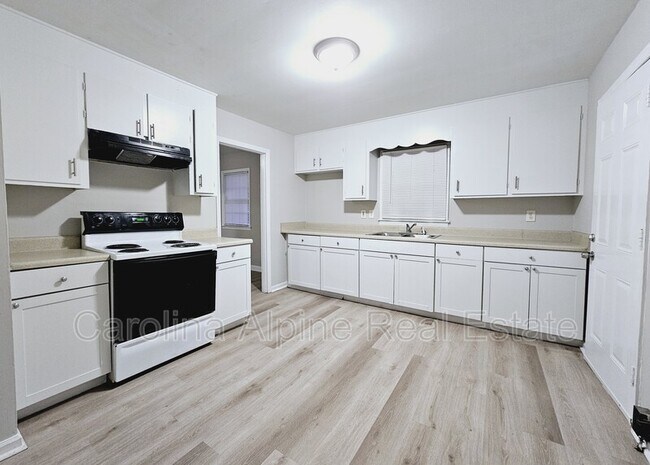 Foto del edificio - 4731 Hidden Valley Rd