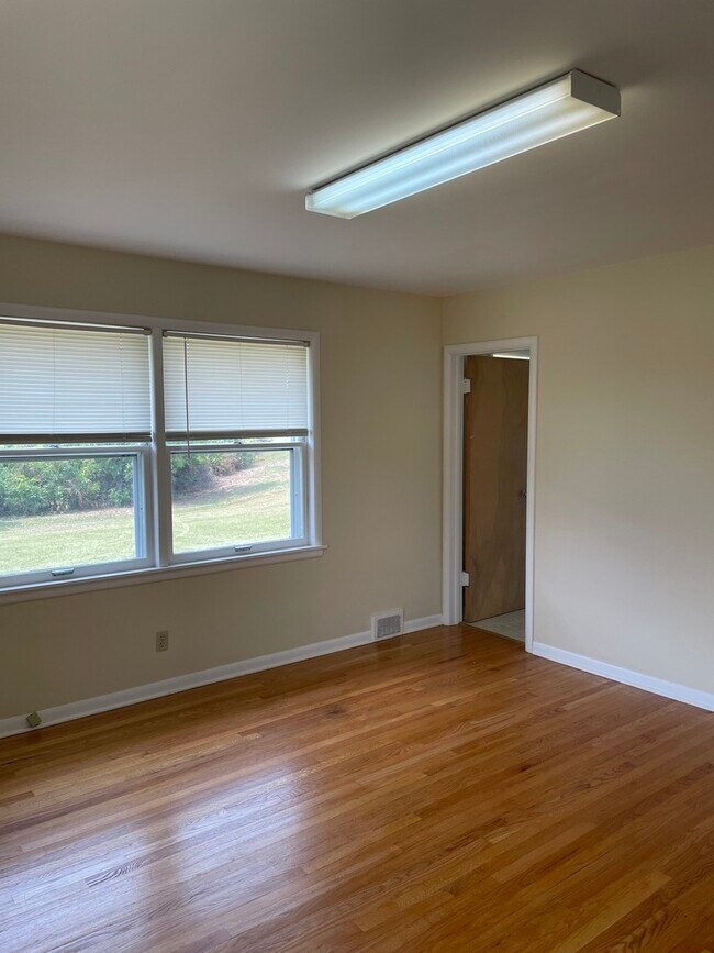 Foto del edificio - 40870 Hunt Club Rd