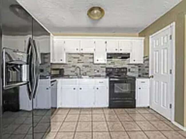 Building Photo - 4104 SW Rolling Hills Dr
