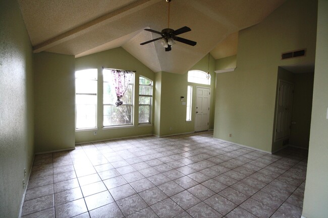 Building Photo - 7501 Plaza Taurina Dr