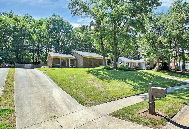 Foto del edificio - Exquisite South Charlotte Ranch, Move-In R...