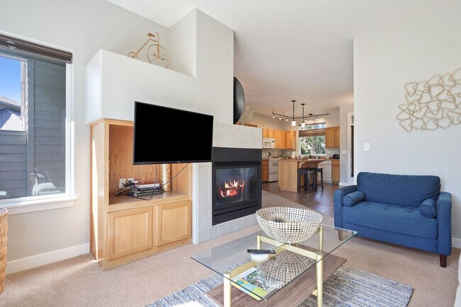 Foto del edificio - 1084 Golden Pheasant Dr