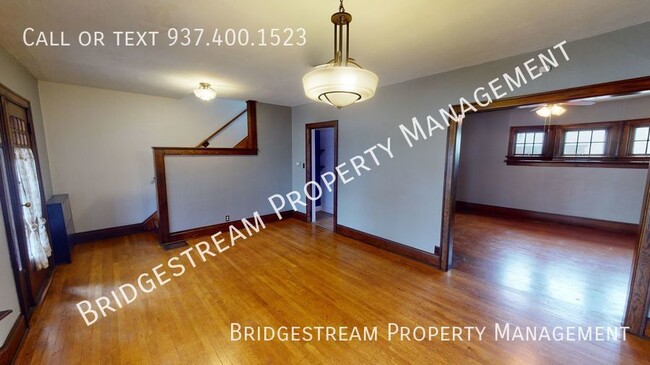 Building Photo - Updated 3 bedroom, 1 bath house with finis...
