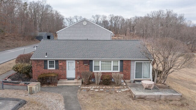 Building Photo - 86 Old Farms Ln