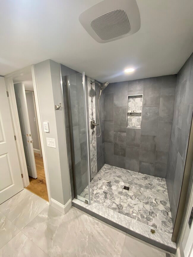 Building Photo - 5 Belle Ave