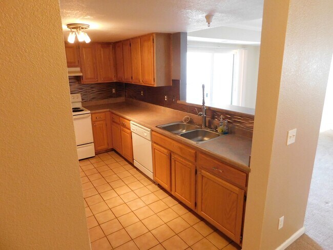 Foto del edificio - 3 Bed | 2 Bath | 1,264 sq ft | Littleton, CO  **Available Mid August**