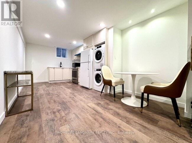 Building Photo - 21 Villandry Crescent