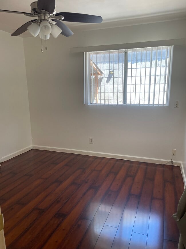 Foto del edificio - 935 Ramona Ave
