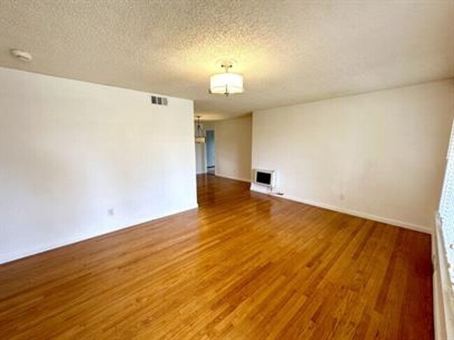 Foto del edificio - 1628 NW 25th St