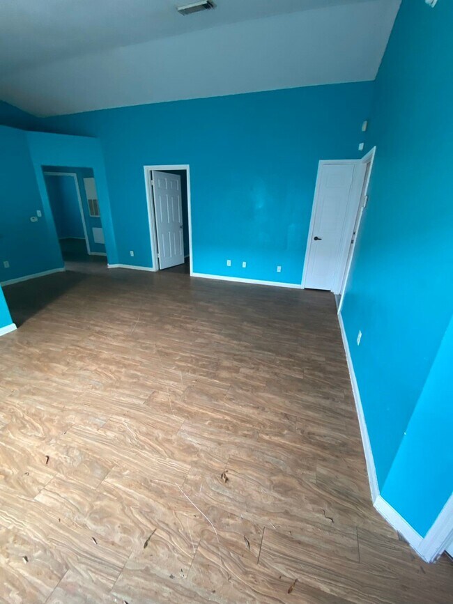 Foto del edificio - 15823 Ridgecroft Rd