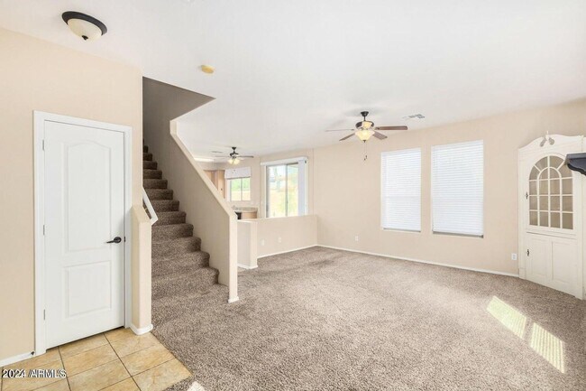 Building Photo - 3 Bedroom in Surprise Farms - PAID SOLAR! ...