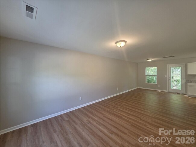 Foto del edificio - 1156 McRee Heights Cir