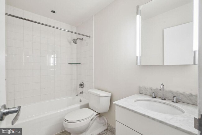 Foto del edificio - 219 S 18th St