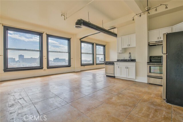 Foto del edificio - 108 W 2nd St