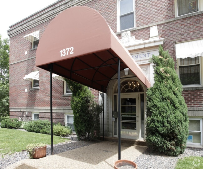 Building Photo - 1372 Marion St