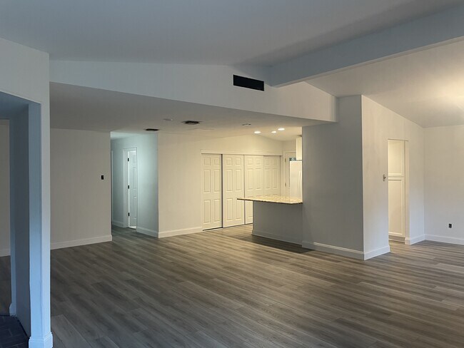 Foto del edificio - 2526 Trossock Ln