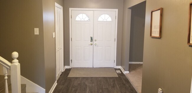 Building Photo - 4 BD, 2 1/2 BA, Home in North Little Rock