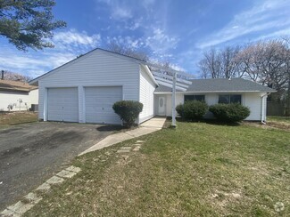 Building Photo - 37 Pershing Ln