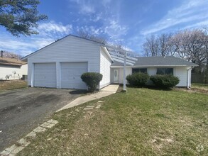 Building Photo - 37 Pershing Ln