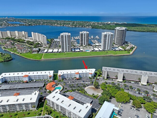 Foto del edificio - 28 Yacht Club Dr