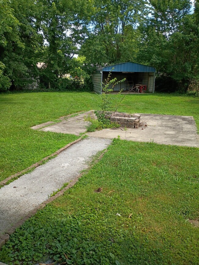 Building Photo - 104 Kenton Ave