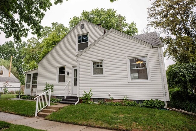 Building Photo - West Toledo 3 Bedroom