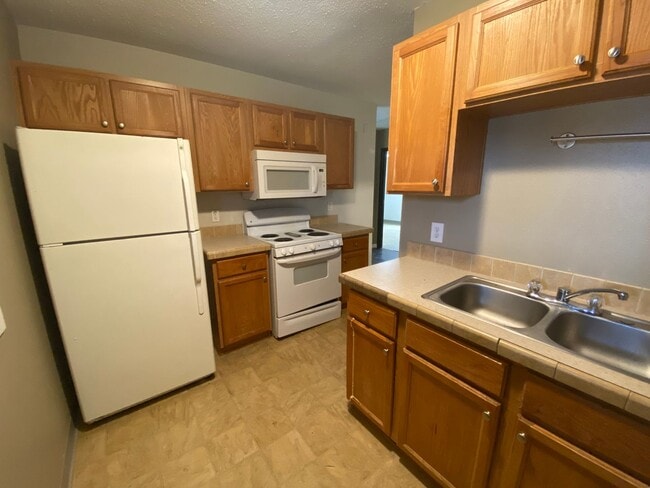 Building Photo - 22474-224D2 Restful Ln